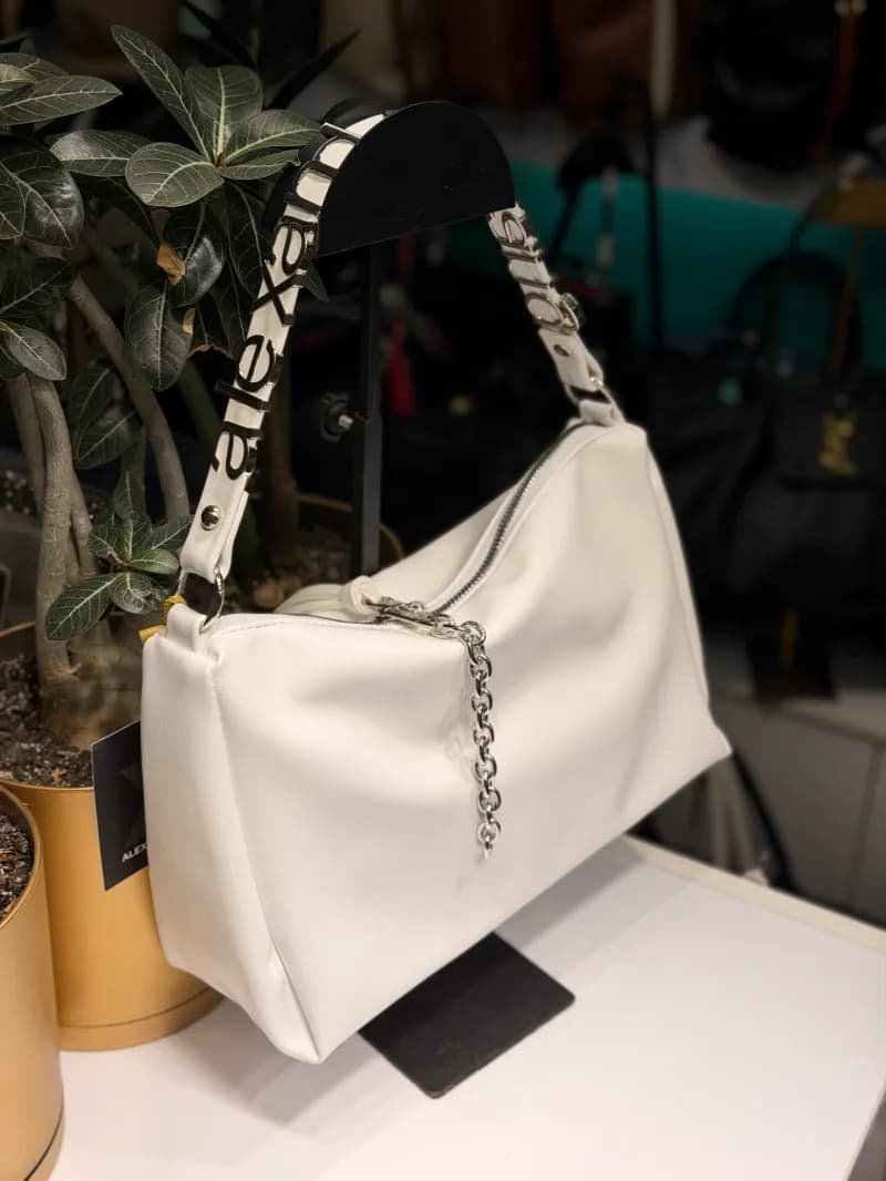 کیف چرم زنانه شیک و رسمی — تصویر ۲