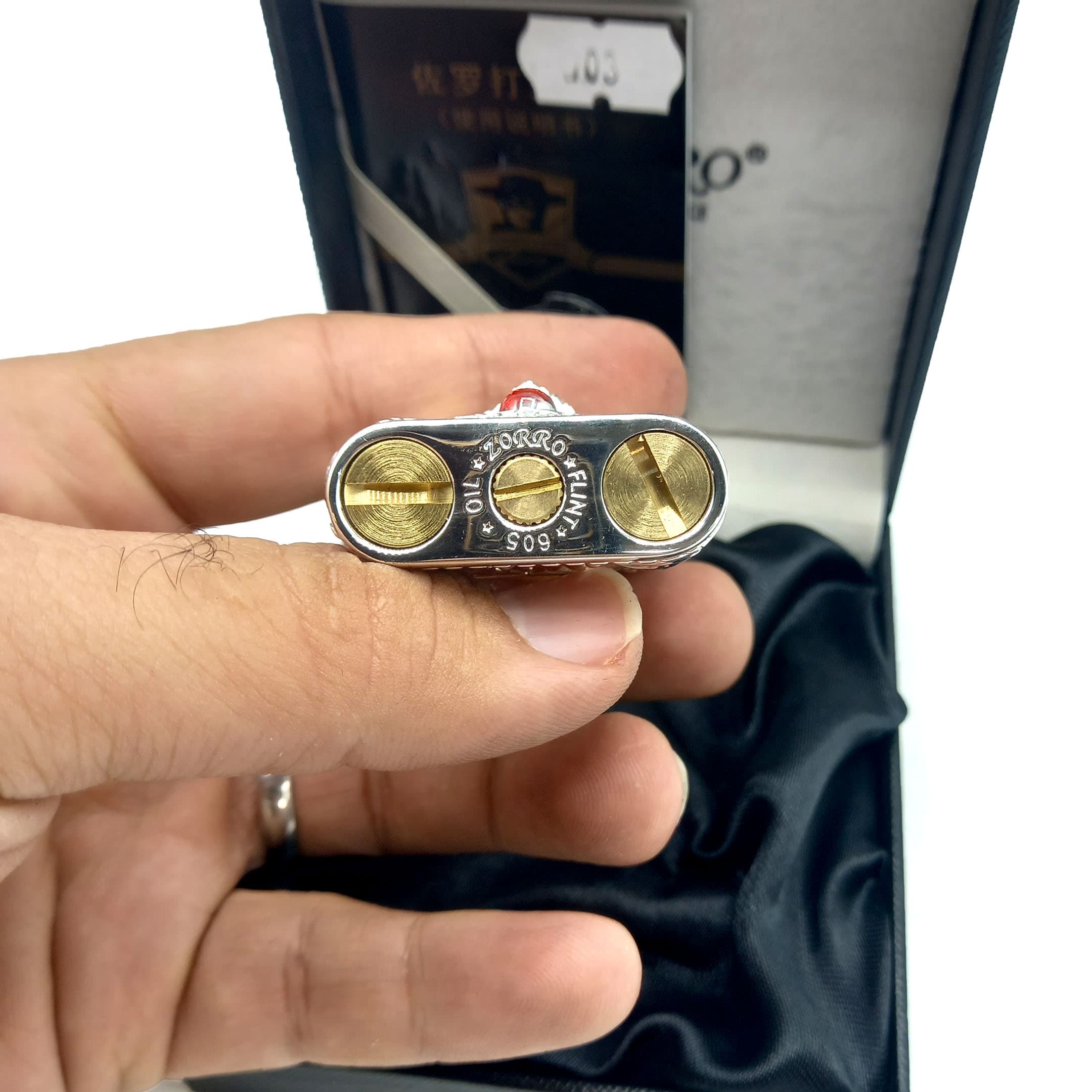 فندک بنزینی زورو نقره ای طرح اژدها کد s130028 — تصویر ۵