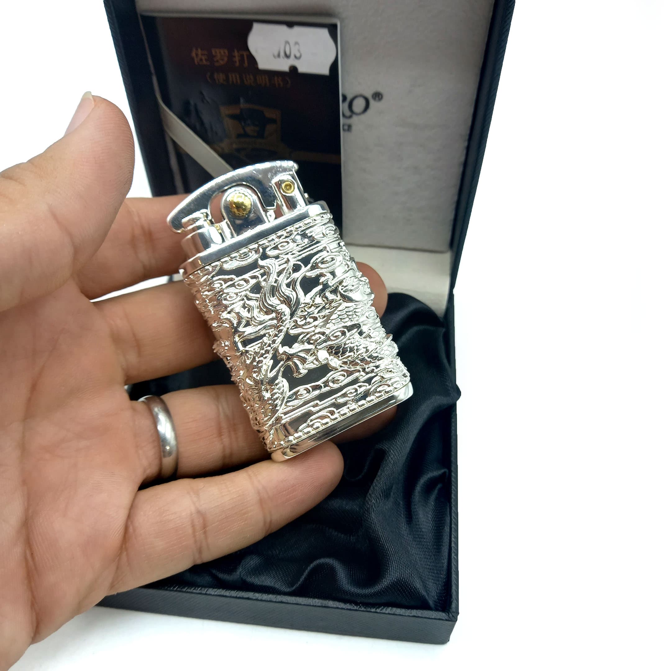 فندک بنزینی زورو نقره ای طرح اژدها کد s130028 — تصویر ۴
