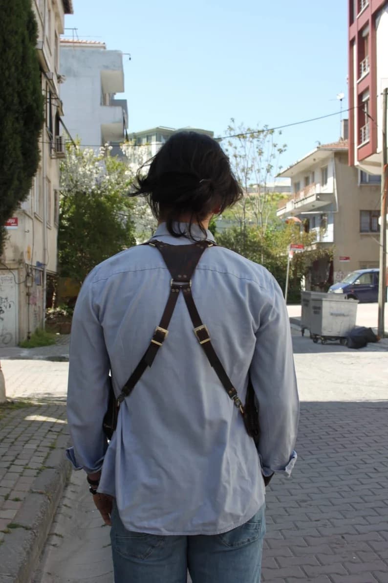 کیف جلیقه شانه چرم طبیعی مدل Shoulder Vest Bag 01 | سیلوا چرم — تصویر ۴
