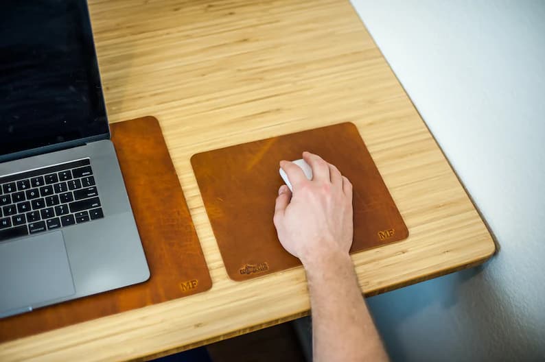 موس پد چرم طبیعی مدل Mousepad 14 | سیلوا چرم — تصویر ۲