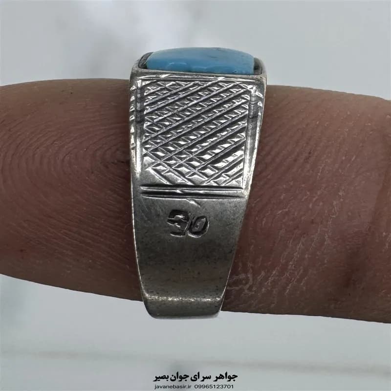 انگشتر فیروزه آسمانی با رکاب نقره قدیمی — تصویر ۲