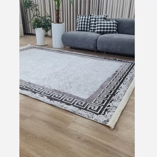 فرشینه | فرش چاپی برند حسن نیا چاپی مخمل مدرن ورساچه سفید مشکی h451 (پس کرایه) — تصویر ۴