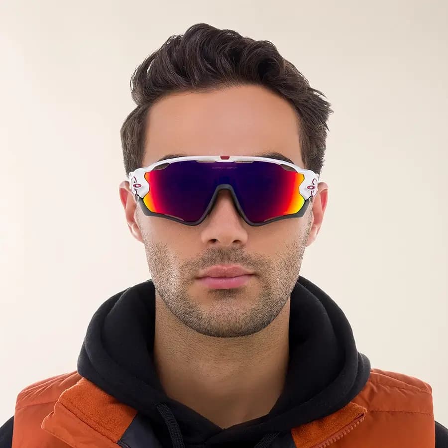 عینک ورزشی اوکلی JAW با فریم رنگ مشکی و طوسی براق، بیس دار، لنز جیوهای و رنگ آبی مدل OO9290 — تصویر ۲