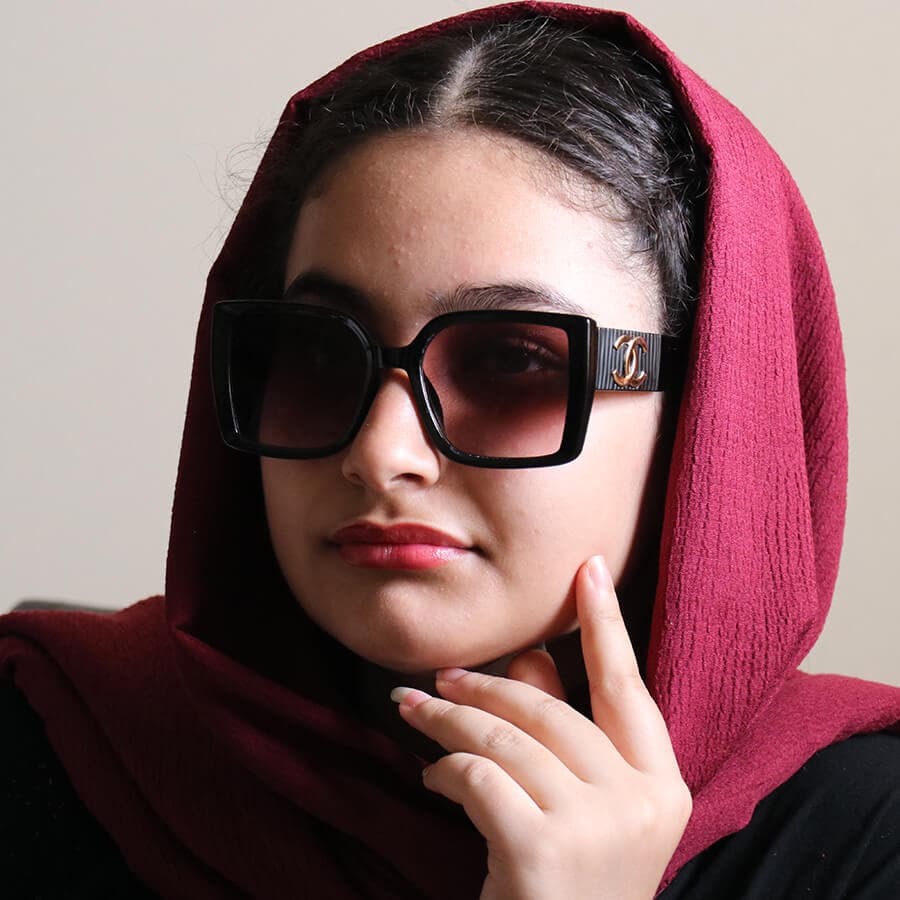 عینک آفتابی زنانه با فریم سفید، مربعی شکل و لنز سایه روشن Chanel مدل 6929 — تصویر ۲