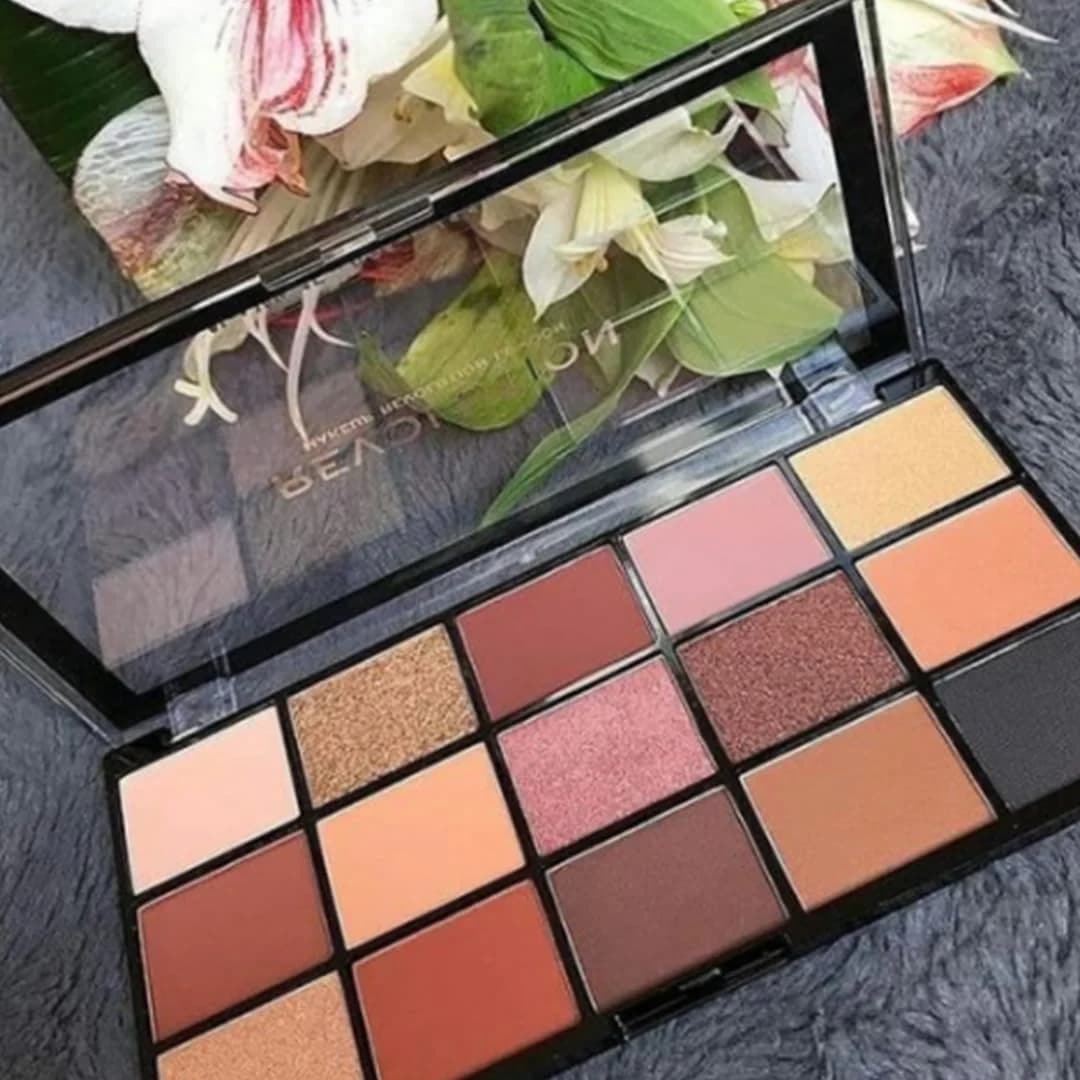 پالت سایه 15 رنگ رولوشن مدل Velvet Rose — تصویر ۴