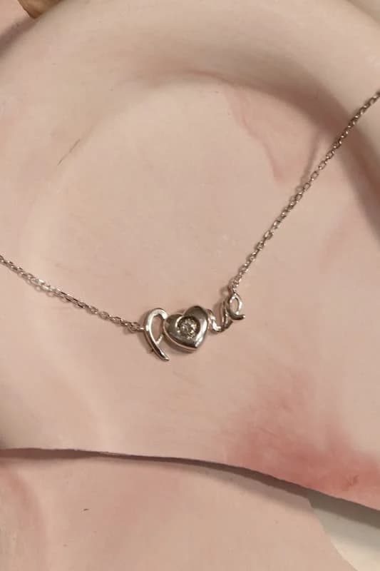 گردنبند نقره زنانه طرح love — تصویر ۲