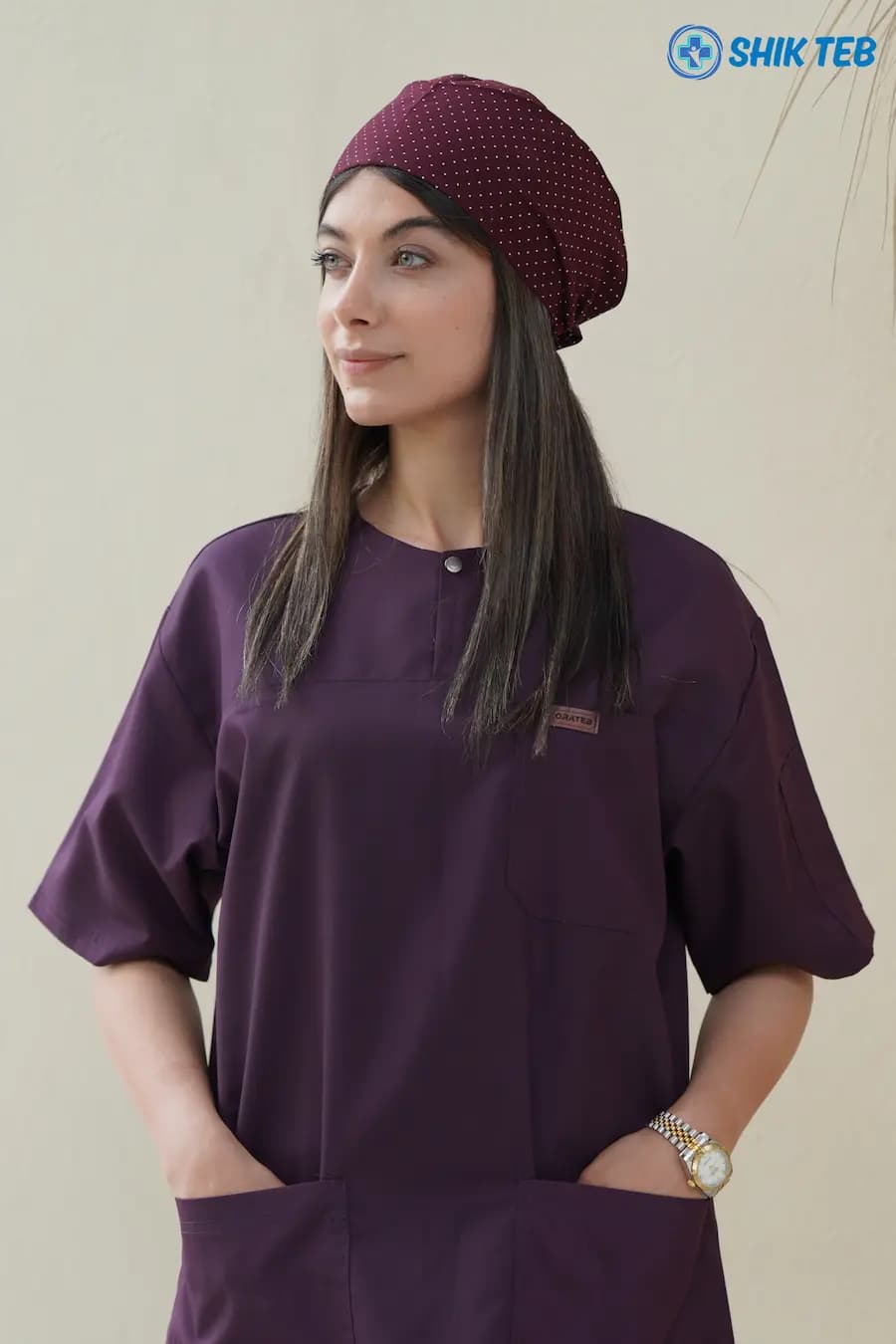 اسکراب پزشکی یقه گرد بادمجونی بدون جنسیت — تصویر ۲