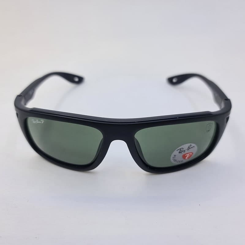 عینک آفتابی پلاریزه برند RAY-BAN با فریم مشکی رنگ و عدسی سبز مدل RB4364 — تصویر ۲