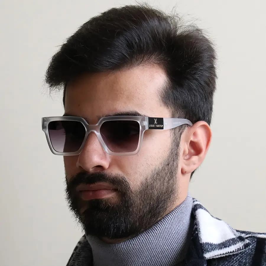 عینک آفتابی لویی ویتون با فریم سفید رنگ، مربعی شکل و عدسی دودی هایلایت مدل 2830 — تصویر ۷