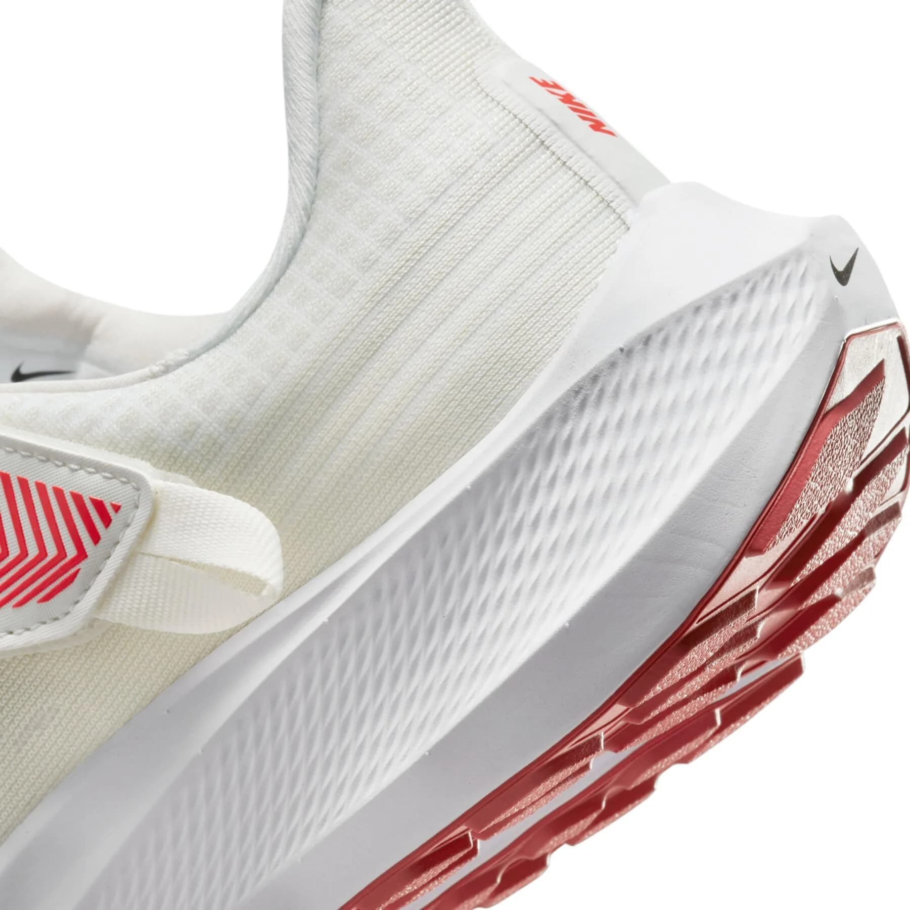 کفش دویدن Nike مدل Air Zoom Pegasus Flyease – DJ7381-003 — تصویر ۸