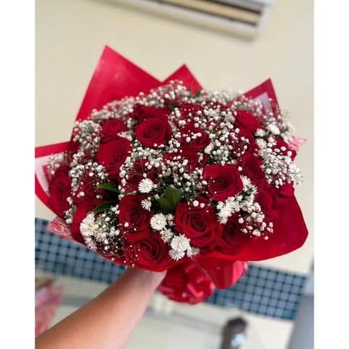 دسته گل رز قرمز و ژیپسوفیلا 5773