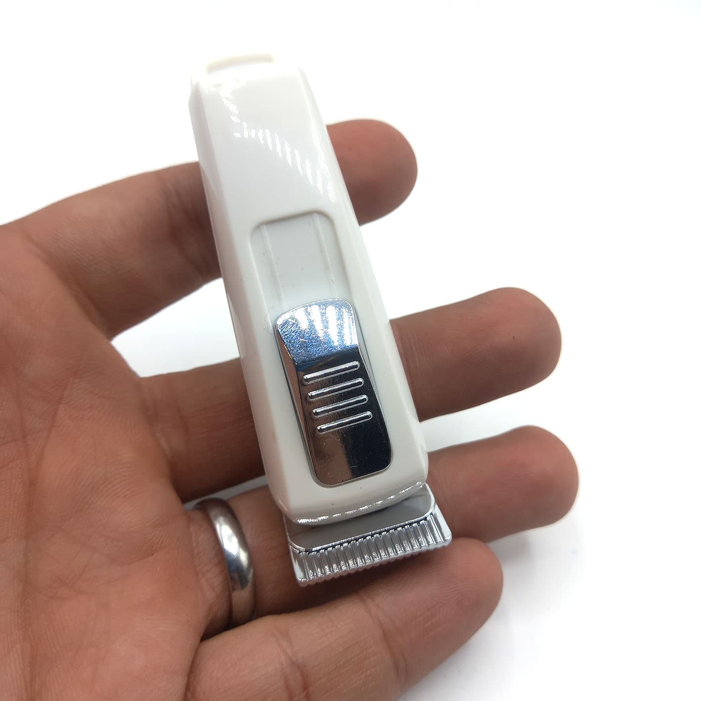 فندک فانتزی مدل ماشین ریش تراش سفید کد A110026 — تصویر ۲