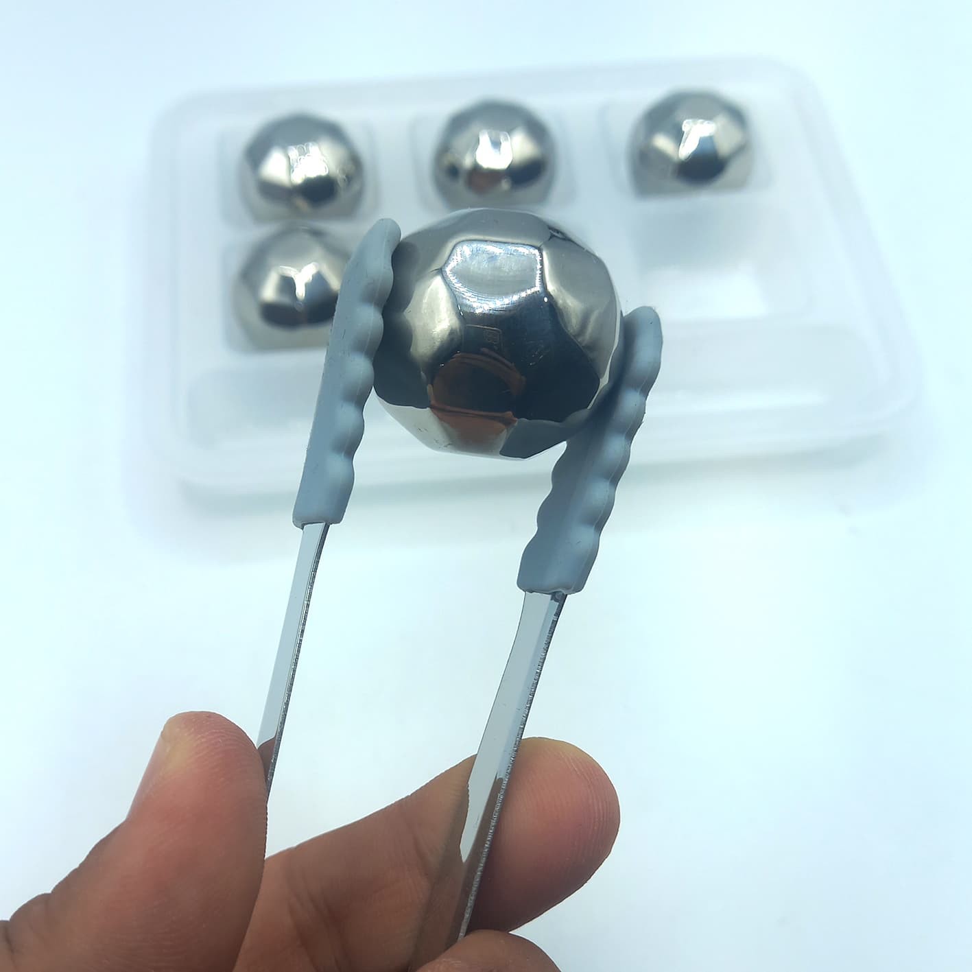 یخ فلزی کروی چند ضلعی استیل مجموعه 6 عددی به همراه انبر کد a310003 — تصویر ۳