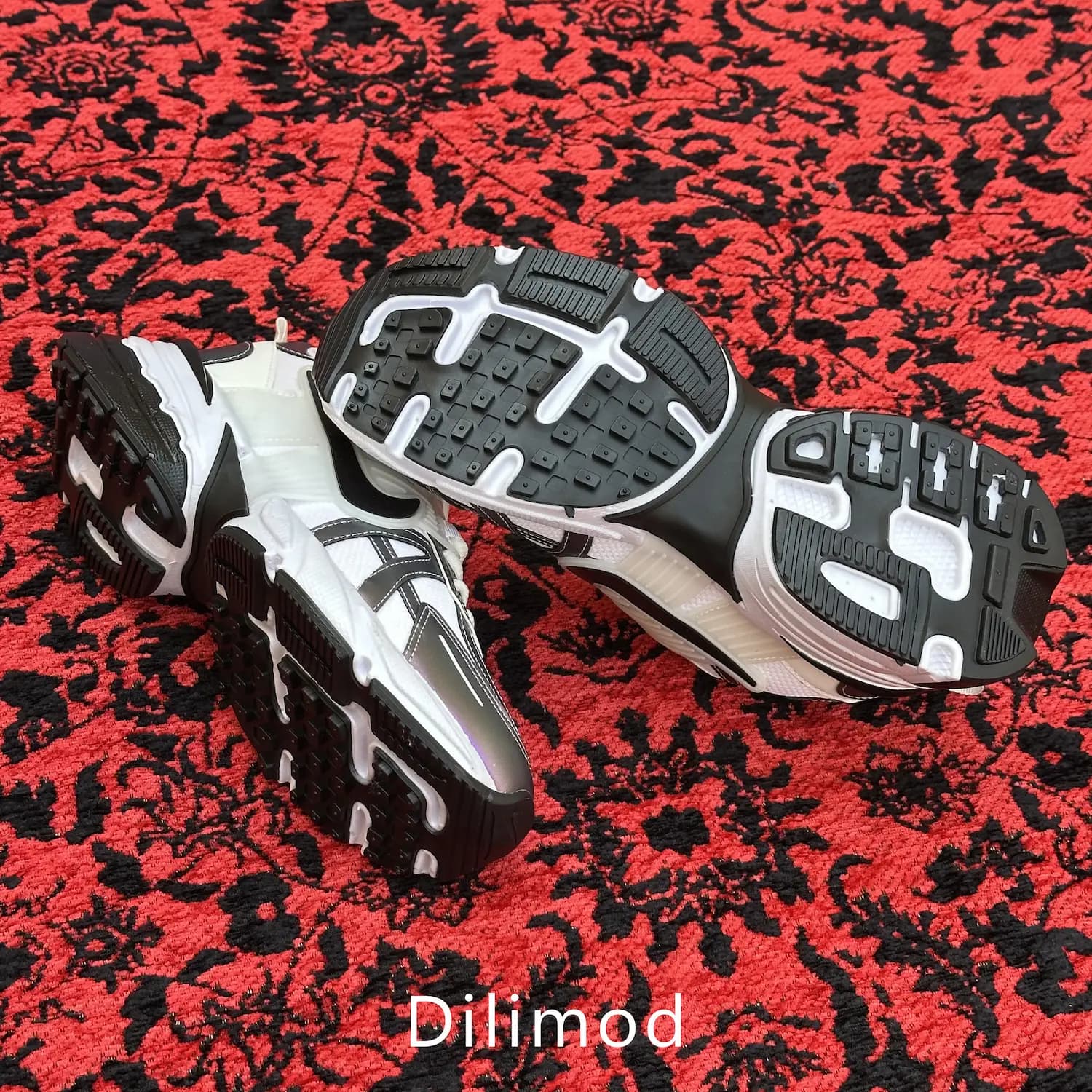 کتانی مردانه نایک v2k سفید مشکی بنفش مگسی — تصویر ۴