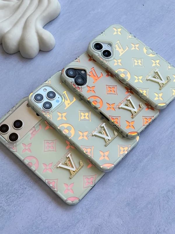 قاب Louis Vuitton طرح هولوگرامی گوشی آیفون 16 — تصویر ۳