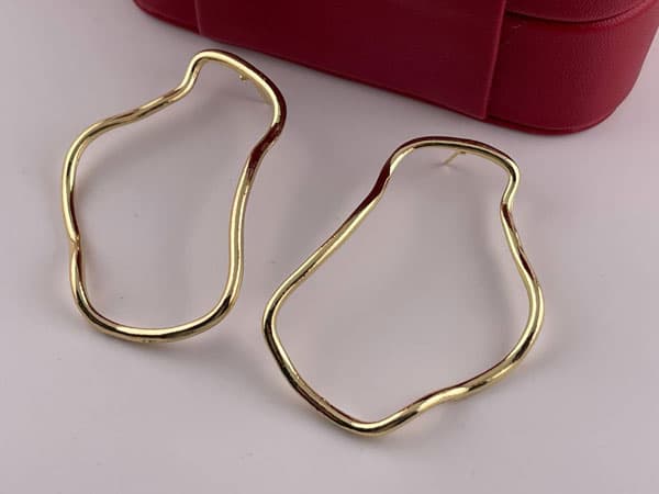 گوشواره مینیمال طلایی استیل — تصویر ۴