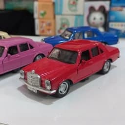 مرسدس بنز فلزی ماشین اسباب بازی در باز شو — تصویر ۳