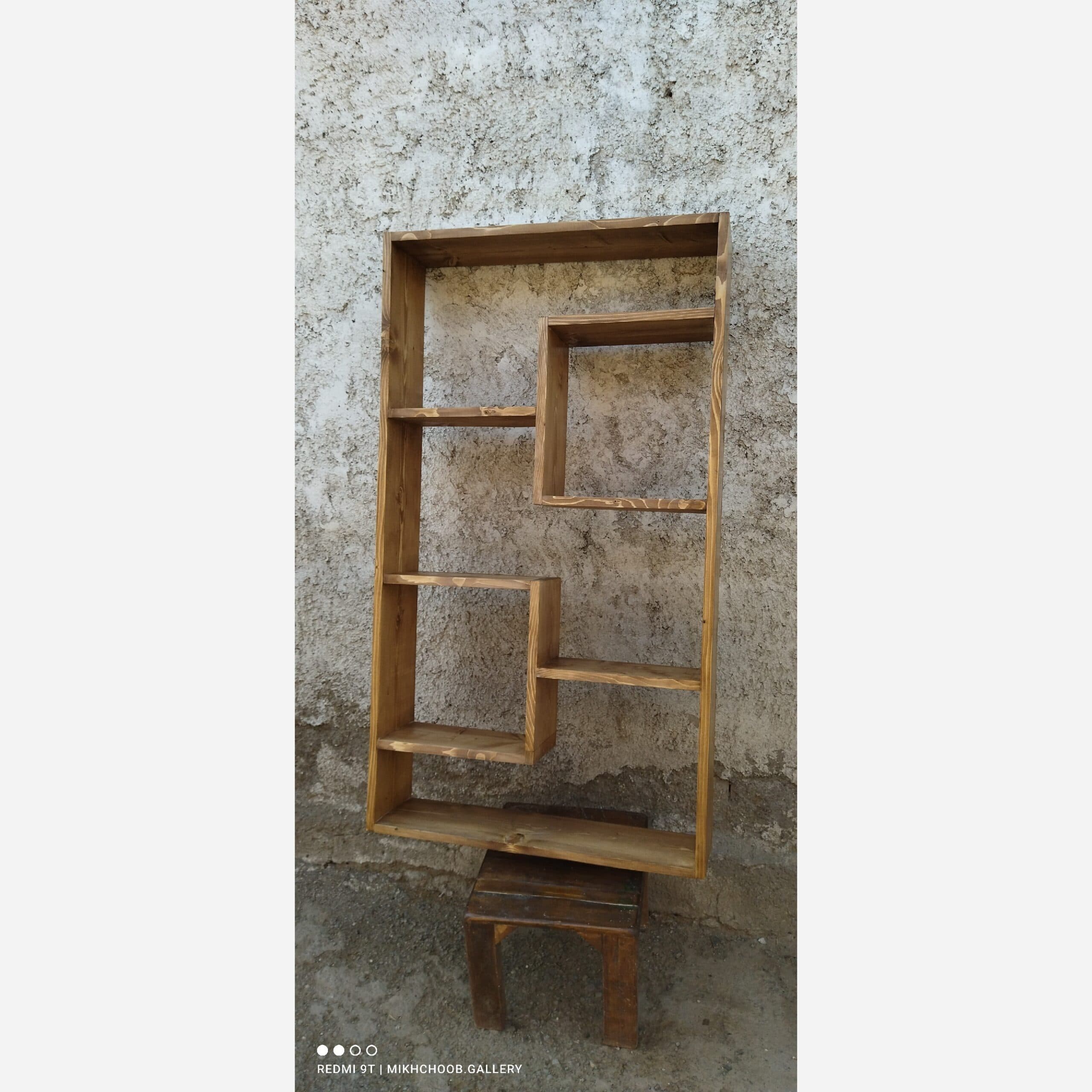 کتابخانه چوبی با طرح پنجره مبلمان اورلین مدل 964527 — تصویر ۳