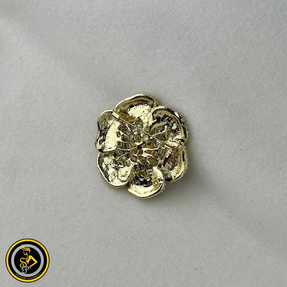 گل سینه طرح گل مشکی دور مروارید — تصویر ۳
