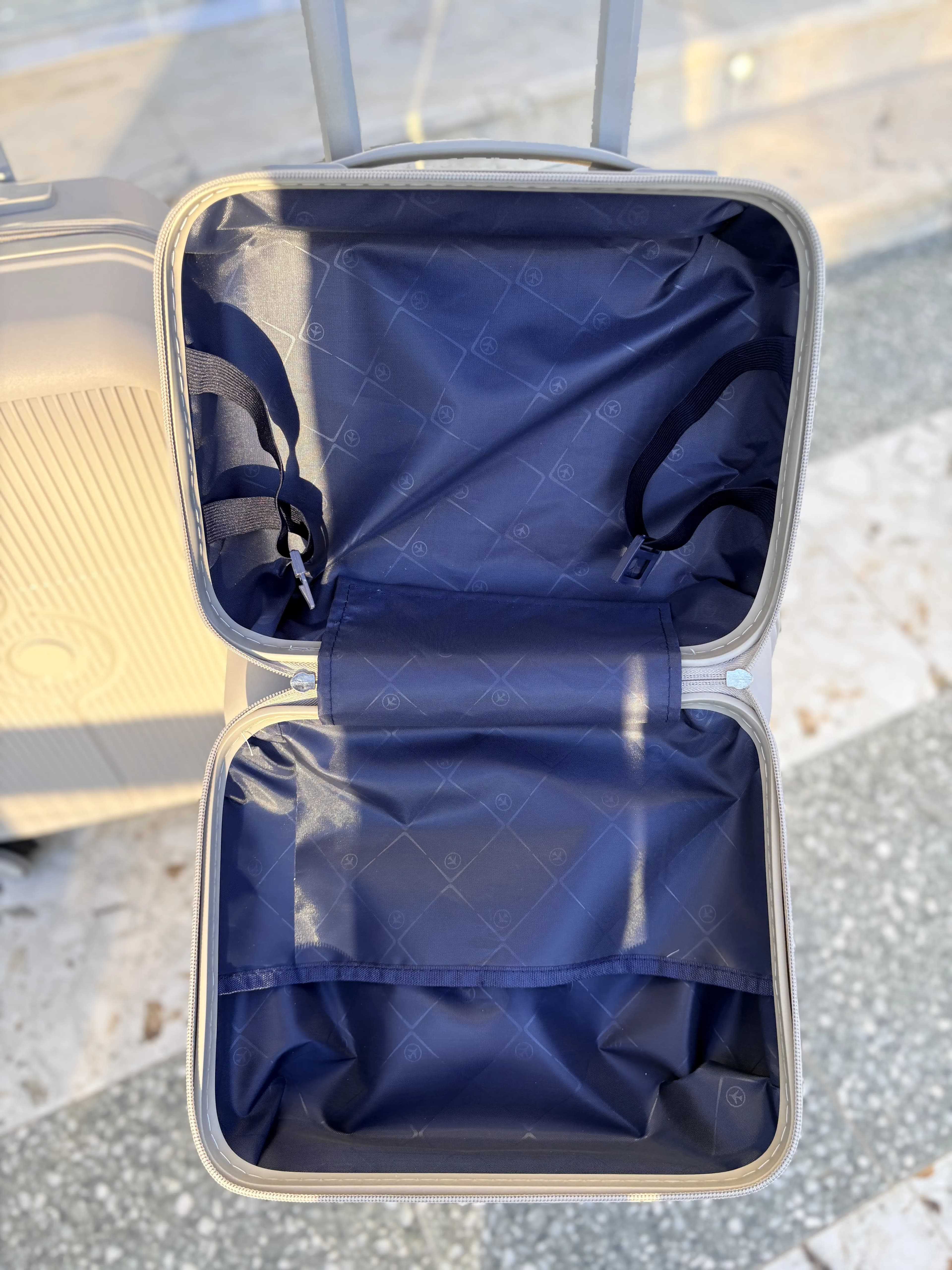 چمدان چهار چرخ بدنه شیاردار نشکن تک سایز و وارداتی (x) — تصویر ۳