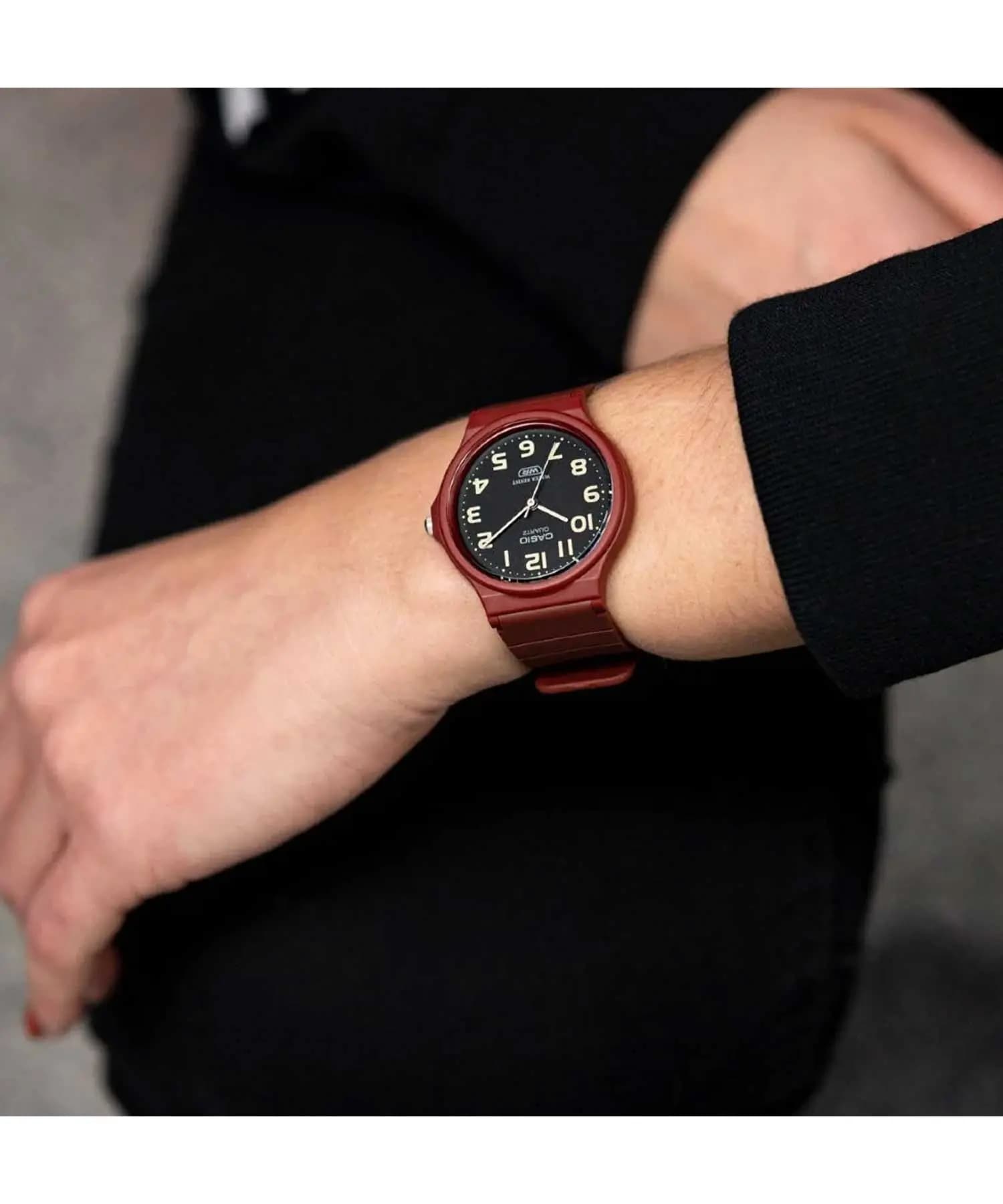 ساعت مچی مردانه و زنانه اصل کاسیو (casio) زیرمجموعه استاندارد مدل MQ-24UC-4BDF — تصویر ۵