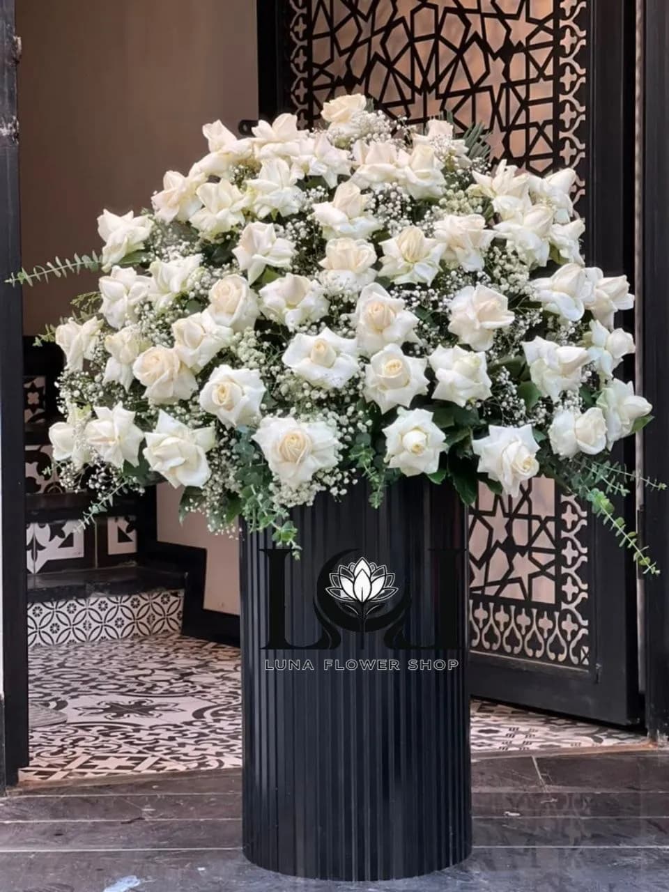 باکس گل طبیعی ترحیم رز سفید ۶۰ شاخه BL233