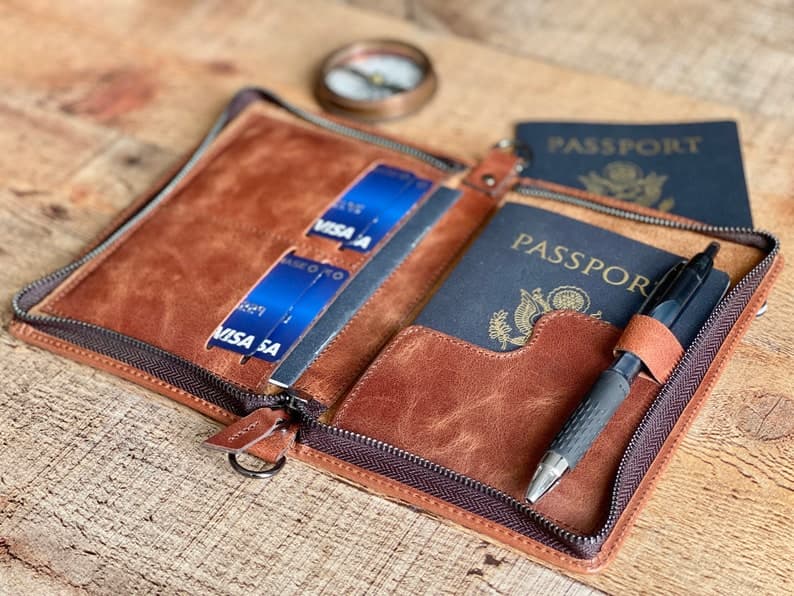 کیف پاسپورت چرم طبیعی مدل Passport Bag 23 | سیلوا چرم — تصویر ۳