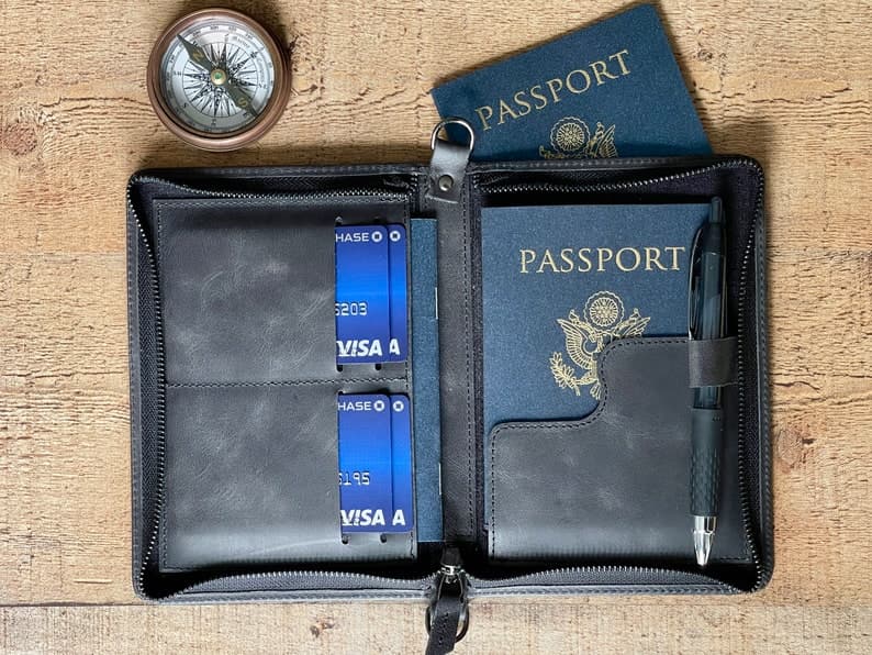 کیف پاسپورت چرم طبیعی مدل Passport Bag 23 | سیلوا چرم — تصویر ۶