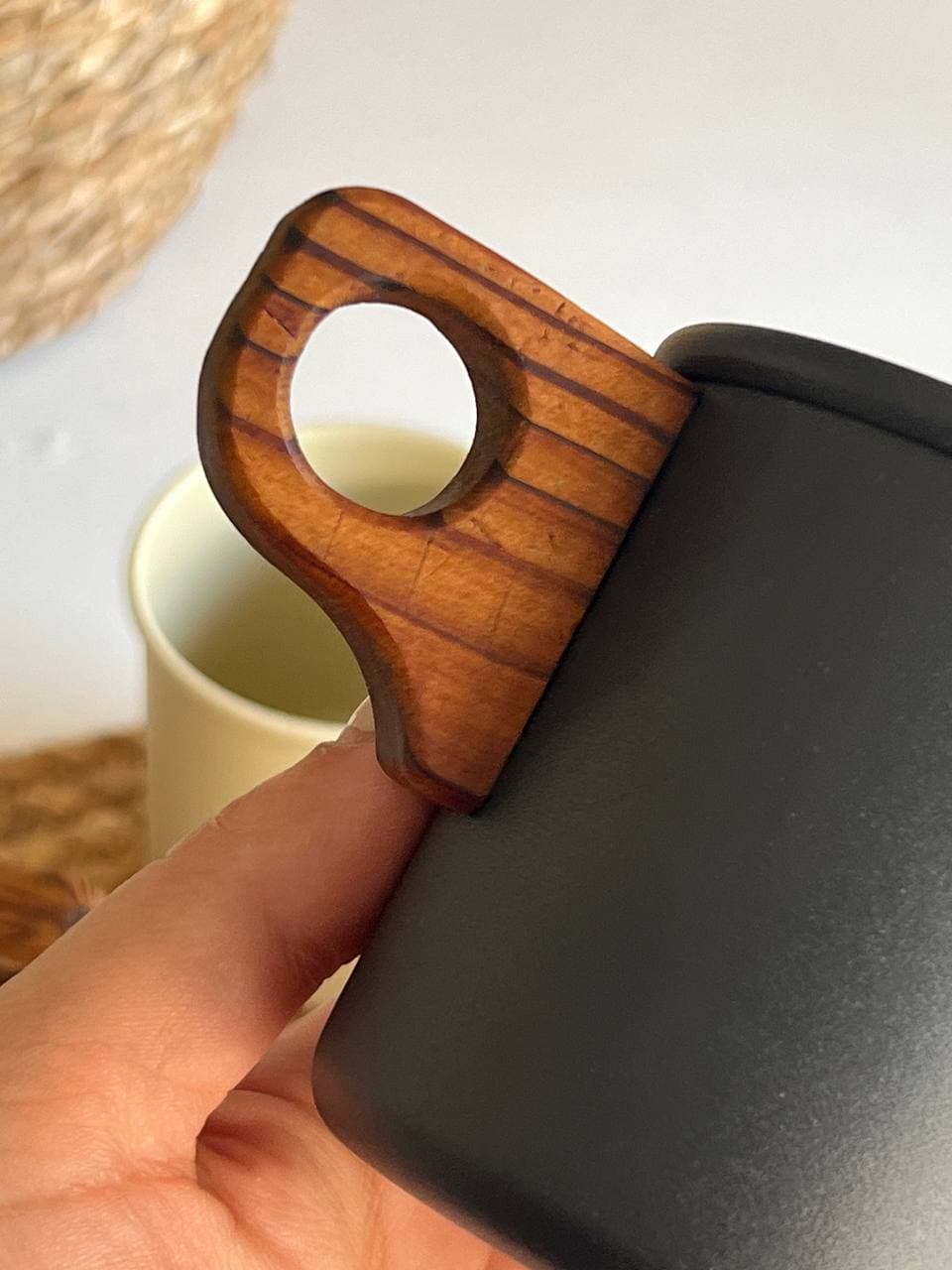 ماگ لعابی دسته چوبی لایت مدل مات- 250 سی سی — تصویر ۵