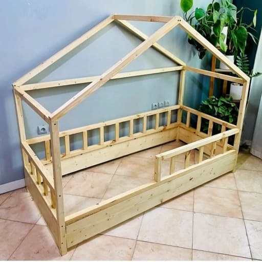 تخت کودک چوبی طرح کلبه.اتاق کودک.سیسمونی.ارسال بصورت پس کرایه میباشد مبلمان فرنا مدل 1140761