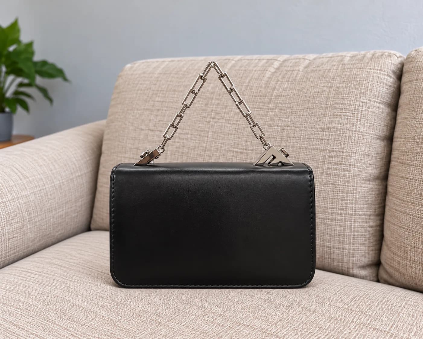 کیف دستی و دوشی زنانه فندی FENDI مشکی زنجیری — تصویر ۴