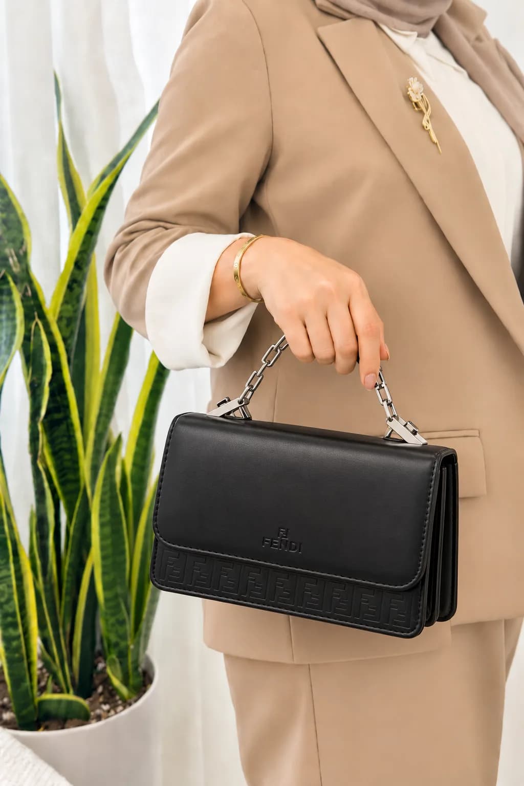 کیف دستی و دوشی زنانه فندی FENDI مشکی زنجیری — تصویر ۵