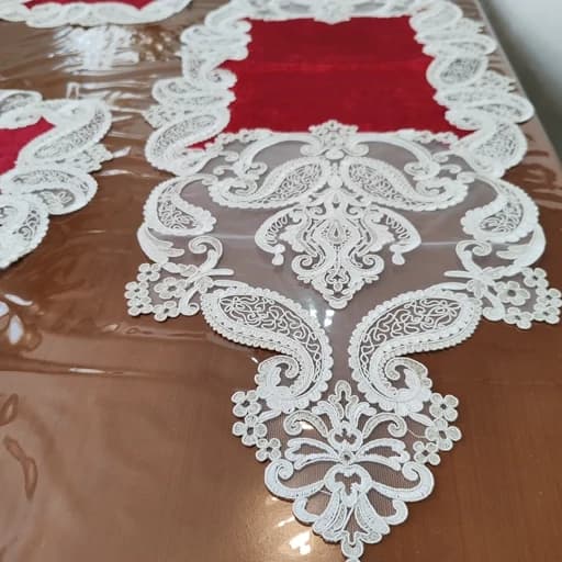 سرویس رومیزی مخمل دانتل ترک زرشکی پنج تکه طرح ترمه — تصویر ۷