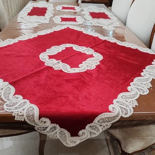 سرویس رومیزی مخمل دانتل ترک زرشکی پنج تکه طرح ترمه — تصویر ۳
