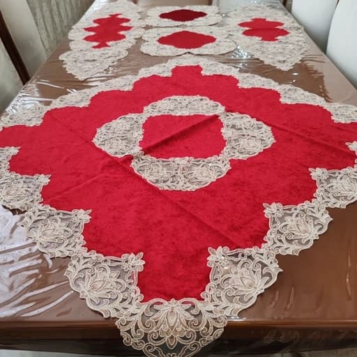 سرویس رومیزی مخمل دانتل ترک پنج تکه زرشکی طرح گل — تصویر ۴