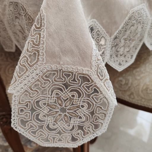 رومیزی غذاخوری 4 نفره مستطیل مخمل دانتل طرح هشت ضلعی 125*170 — تصویر ۳