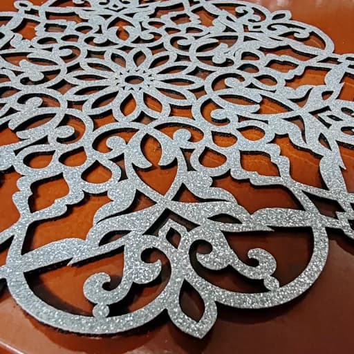 رومیزی توسینی گرد چرم اکلیلی طرح بهار 20 سانت — تصویر ۵