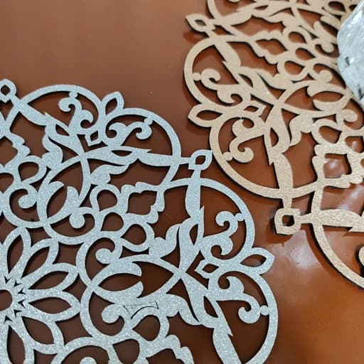 رومیزی توسینی گرد چرم اکلیلی طرح بهار 20 سانت — تصویر ۴