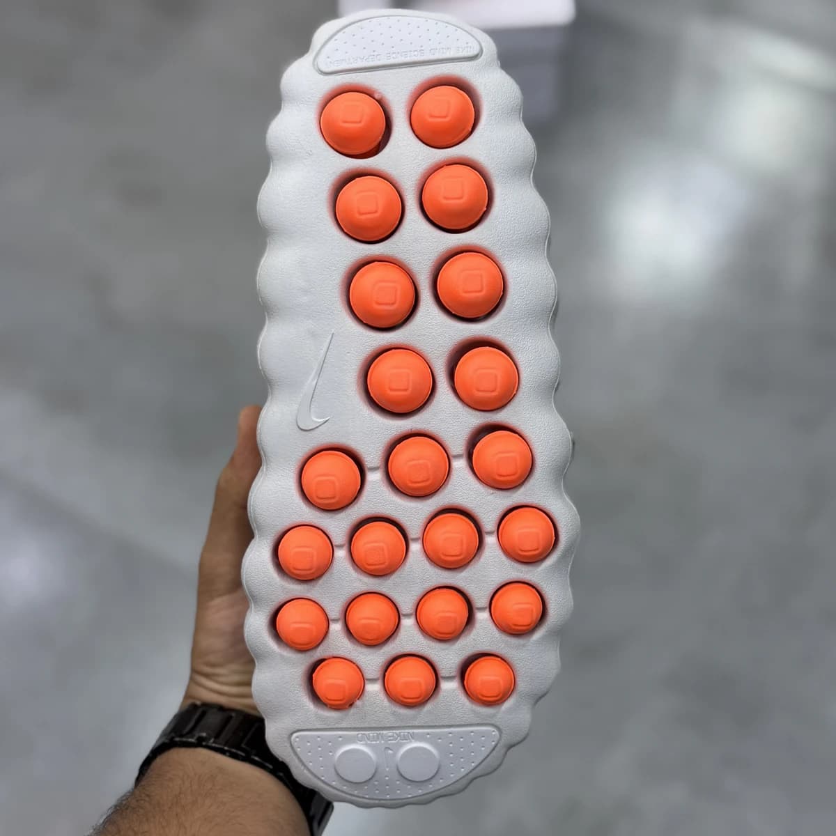 دمپایی نایک مایند طوسی روشن Nike Mind — تصویر ۴