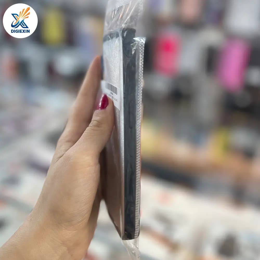 کاور طرح دار انگیزشی مناسب برای آیفون 15 نرمال — تصویر ۴