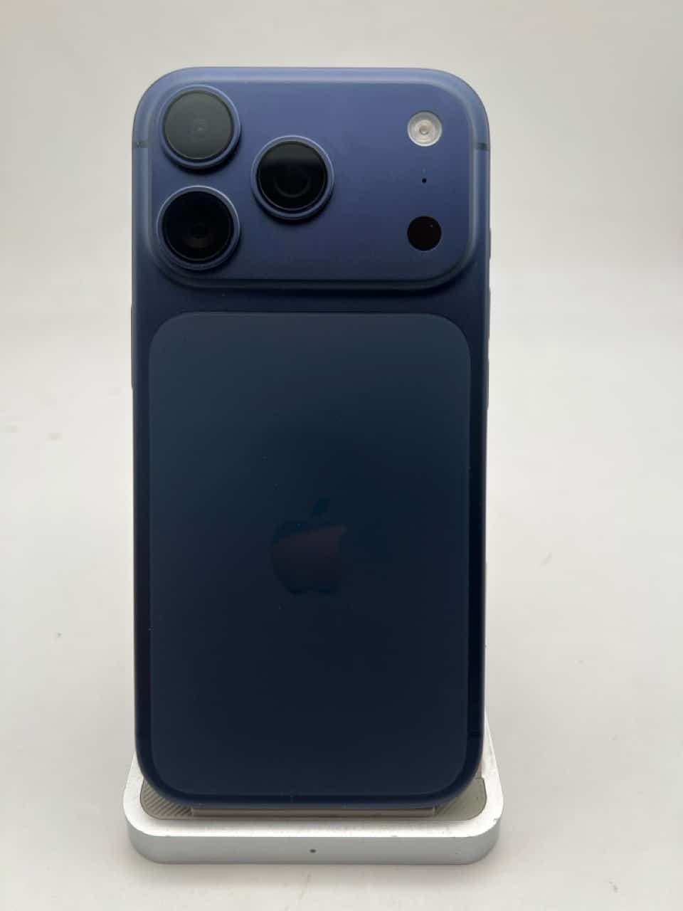 گوشی موبایل اپل iPhone 17 Pro دست دوم رنگ Deep Blue حافظه 512 گیگ با رجیستر ZA/A — تصویر ۴