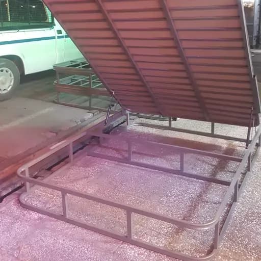تخت خواب دو نفره فلزی جک دار مدل کلاف روکش دار ابعاد 150 در 192 مبلمان فرنا مدل 1145475