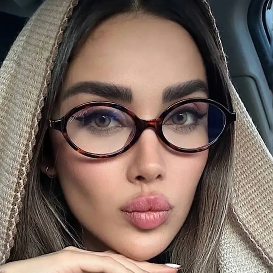 عینک ترند زنانه Miu Miu با فریم بیضی شکل، رنگ هاوانا و لنز بیرنگ و شفاف (بلوکات و قابل تعویض) مدل SM04Z — تصویر ۲