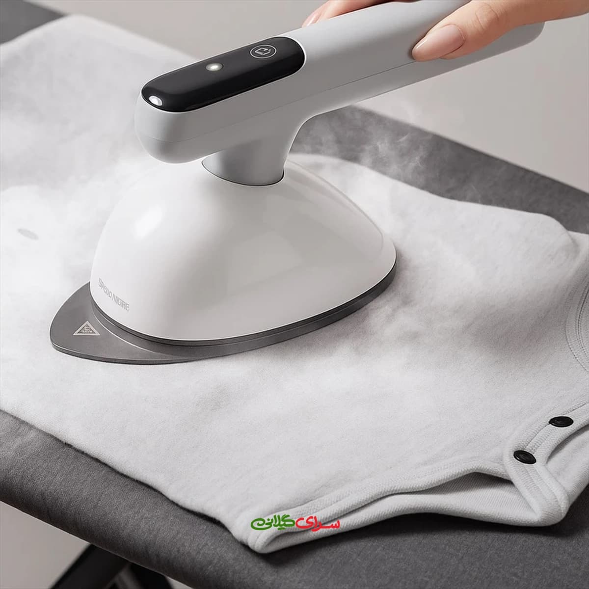 اتو بخار 1630 وات کفی AIRGLIDE سفید ژانومه مدل GHD 7410 — تصویر ۴