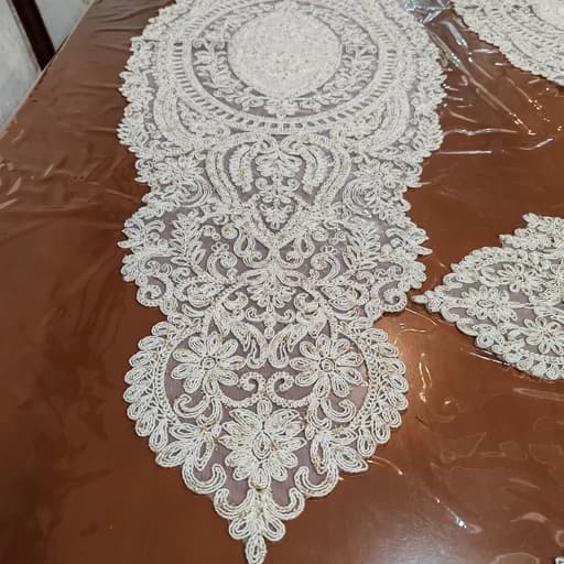 سرویس رومیزی دانتل جدید پنج تکه طرح کارن ترک اصل — تصویر ۴