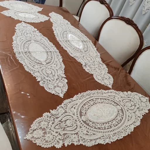 سرویس رومیزی دانتل جدید پنج تکه طرح کارن ترک اصل — تصویر ۸