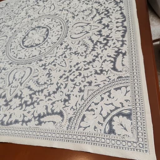 رومیزی مربع مخمل شاین ابریشمی طرح ترنج 92سانت — تصویر ۷