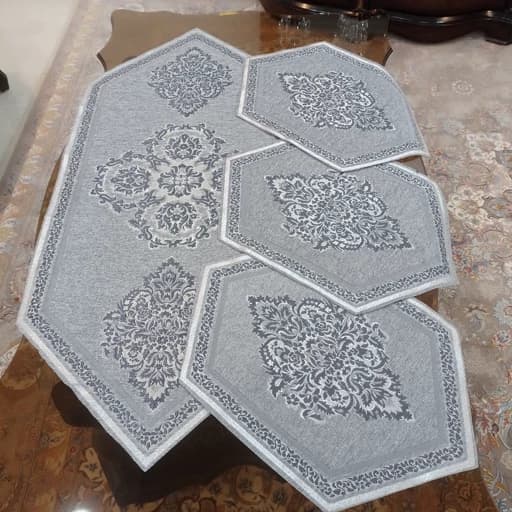 رومیزی چهار تکه مخمل شاین ابریشمی مدل پرواز — تصویر ۲