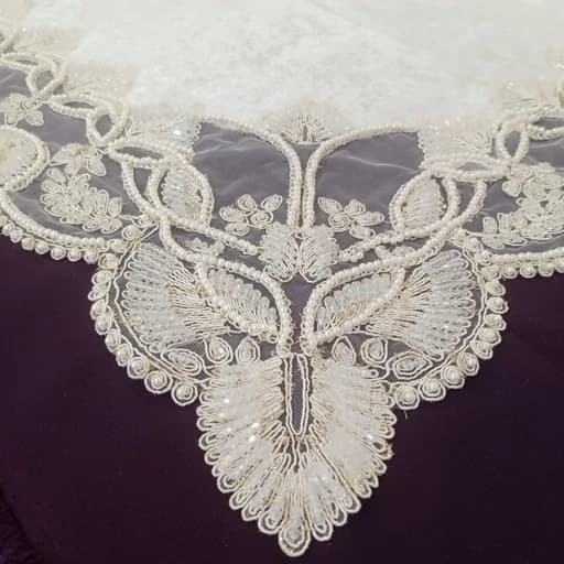 رومیزی مربع کریستال دوزی مخمل دانتل ترک گندمی — تصویر ۳